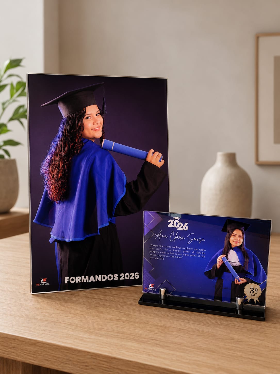 Modelos de quadros de formatura REAVANCE — retrato emoldurado e placa personalizada em acrílico